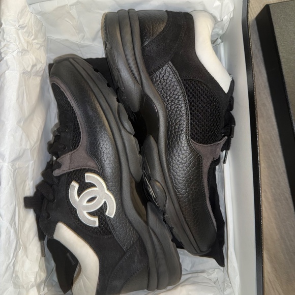 Chanel black and white sneakers - Picture 4 of 8